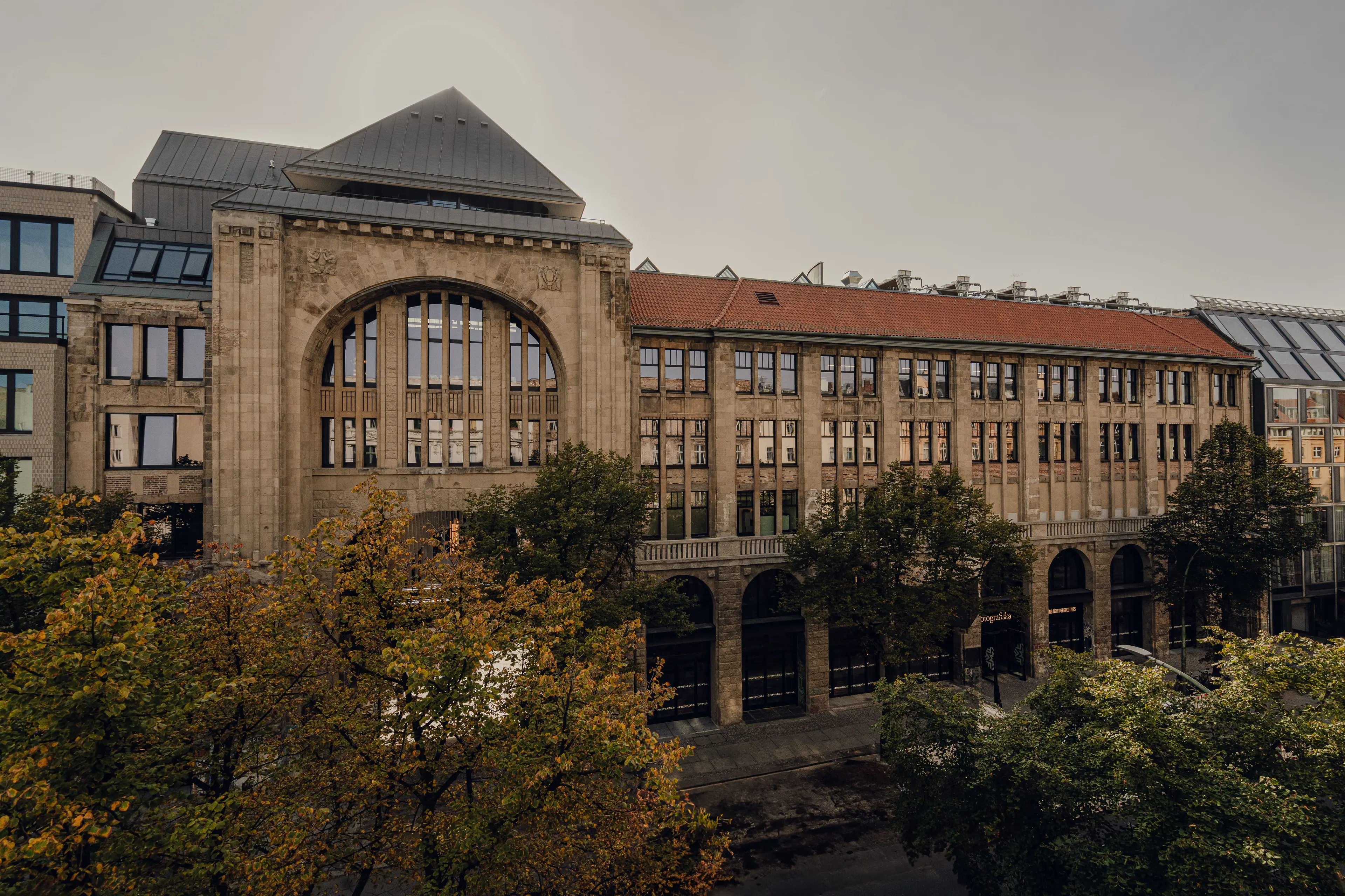 Image of an historic building with many windows and people.